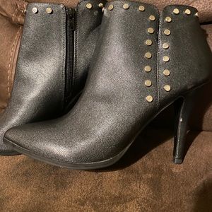 Boot black